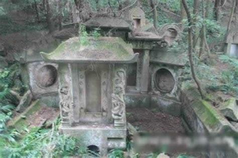夢見墳墓園 硨磲石